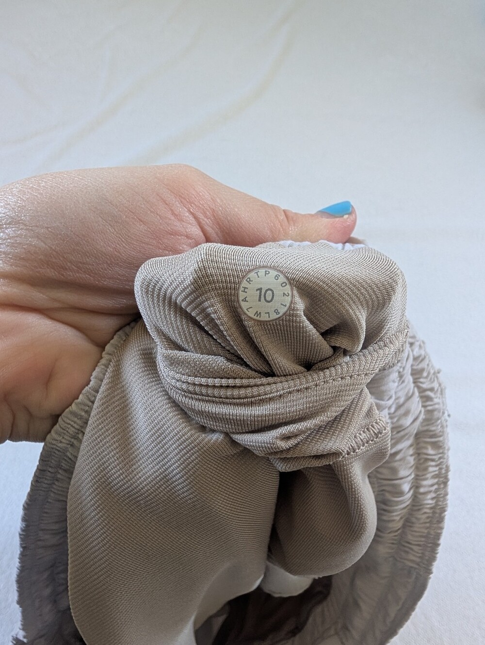 Lululemon Hotty Hot High-rised Lined Shorts - Sz 10 Light Grey - Picture 3 of 5